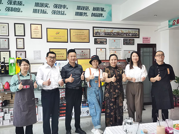 图二、山东莯霂餐饮管理咨询有限公司和品牌客户保持良好的合作关