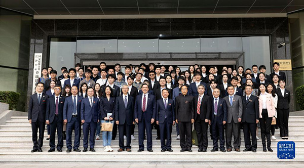 4月2日，在湖南大学国家超级计算长沙中心，马英九先生（前排左