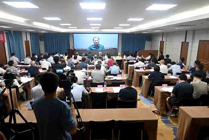 3国防大学教授陈相灵做《孙子的绣工思想与当代中国的合作共赢（