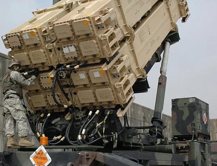 MIM-104F (PAC-3)导弹发射车可装16枚导弹
