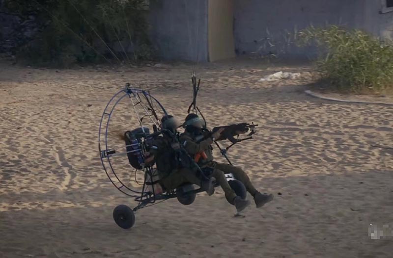 哈马斯公开的特种部队搭乘动力翼伞进行训练的图像